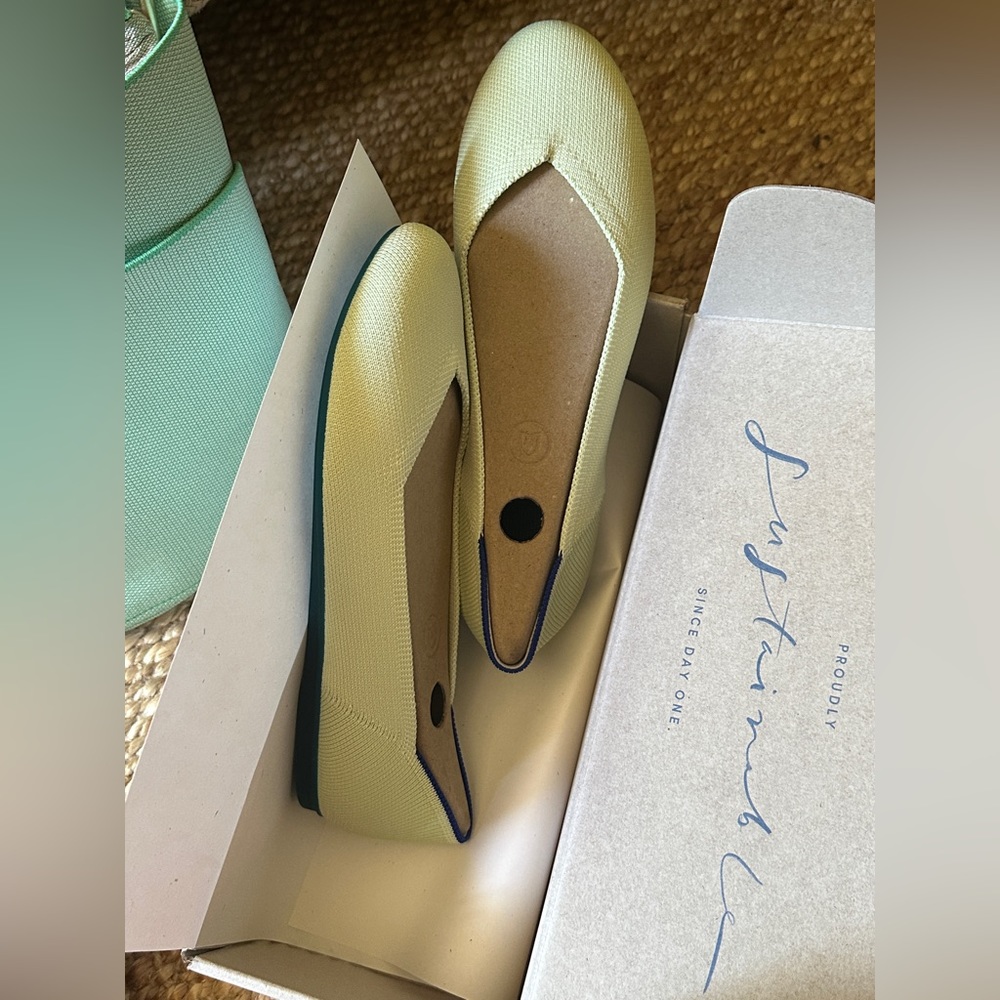 Rothys Green Apple NIB Size 8